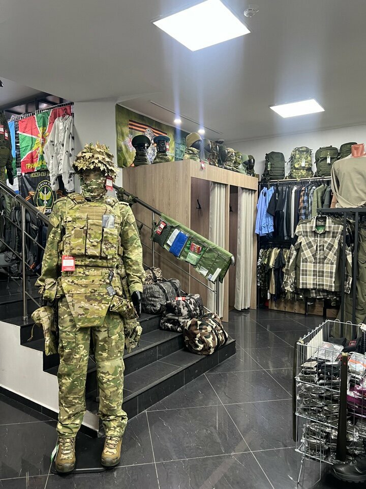 Экипировка и торговый зал магазина Комбат